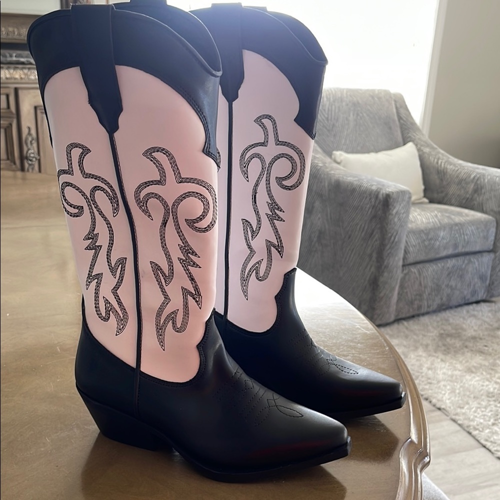 Women's Black and White Western Boots